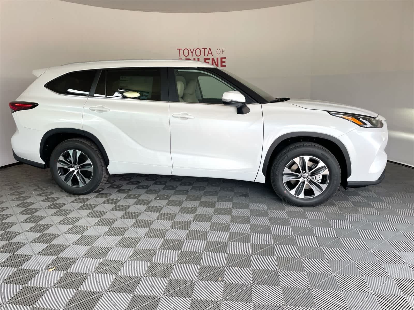 Thumbnail: 2025 Toyota Highlander - 8