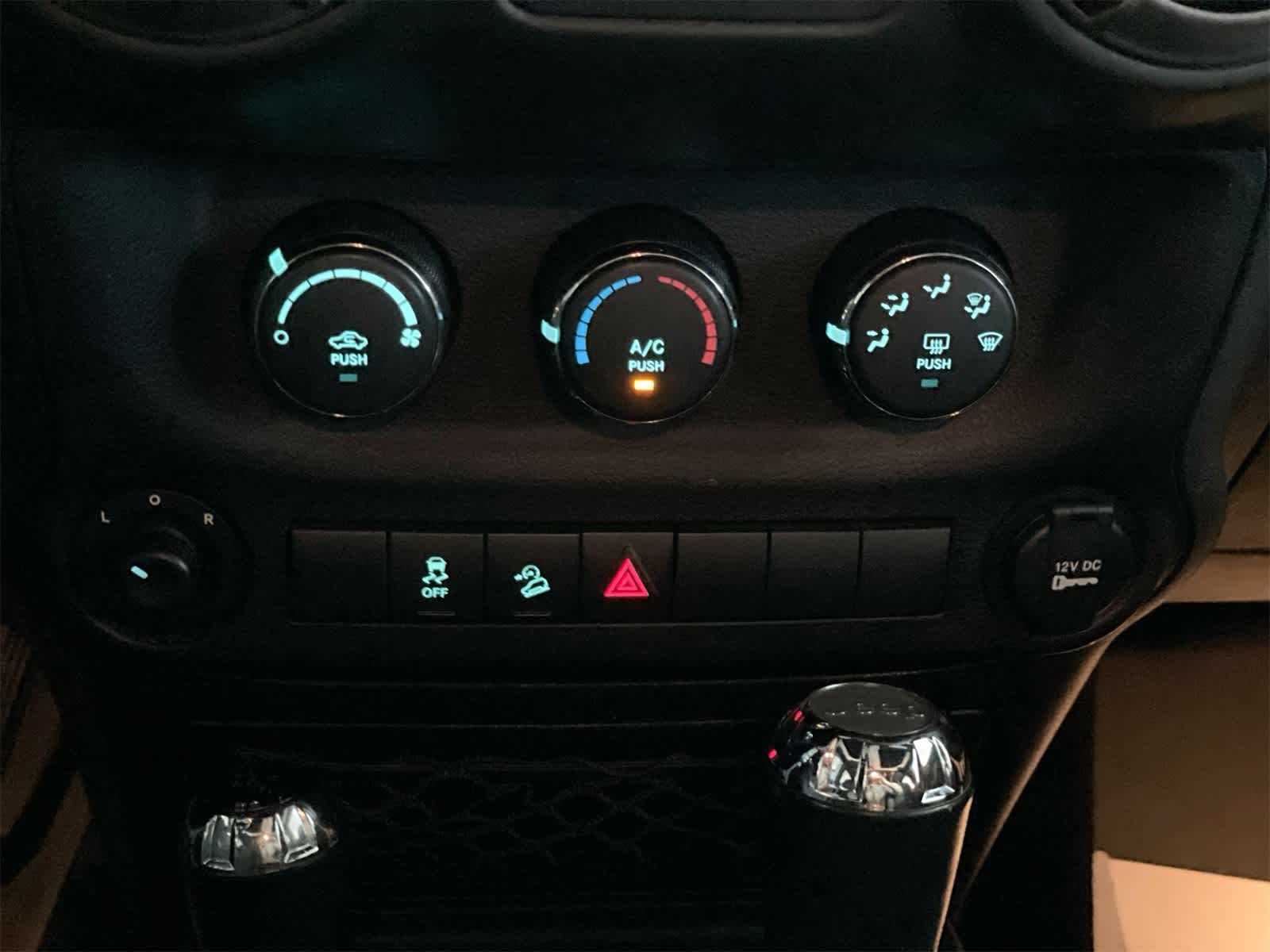 Thumbnail: 2016 Jeep Wrangler - 19