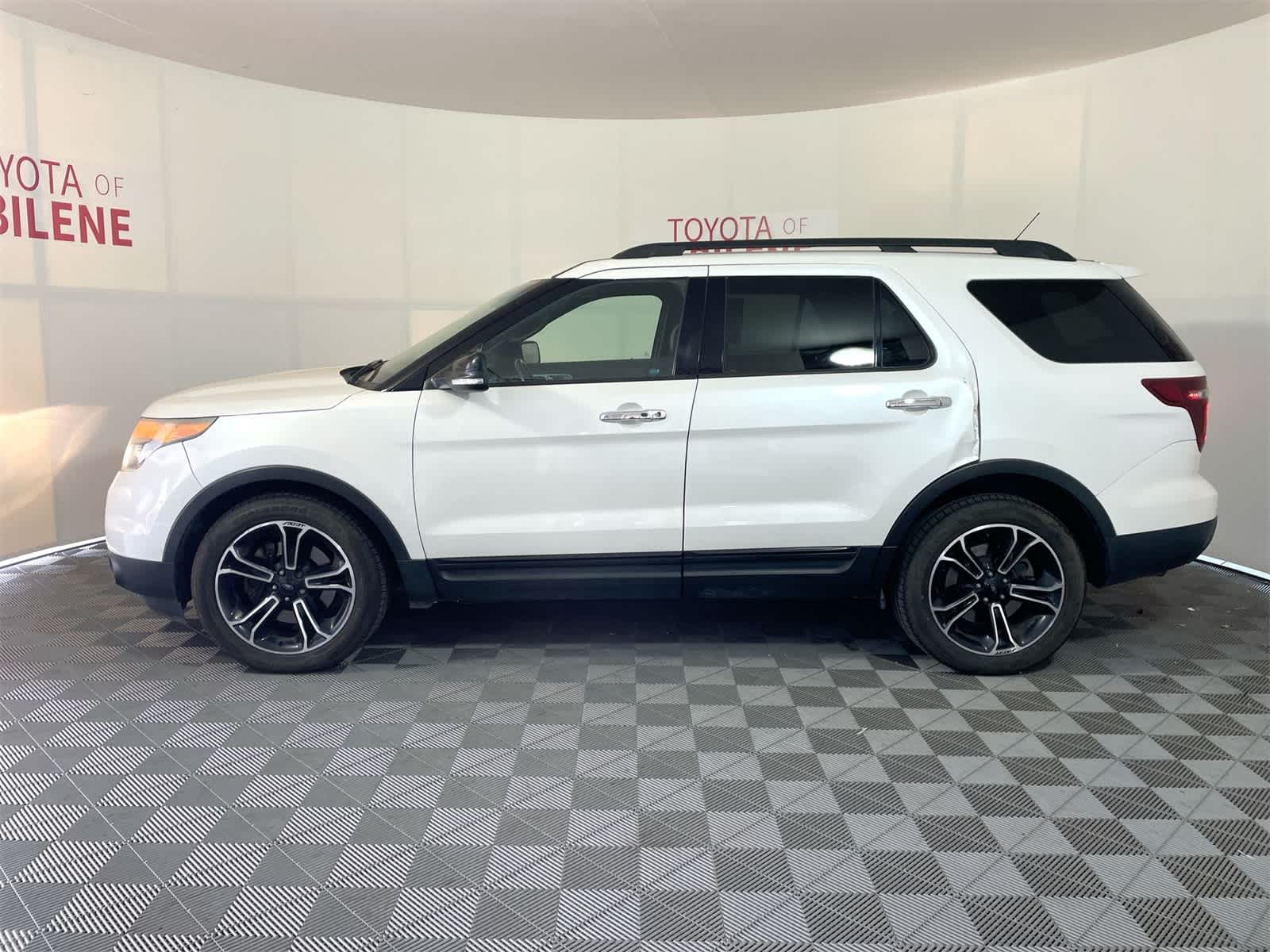 Thumbnail: 2014 Ford Explorer - 2