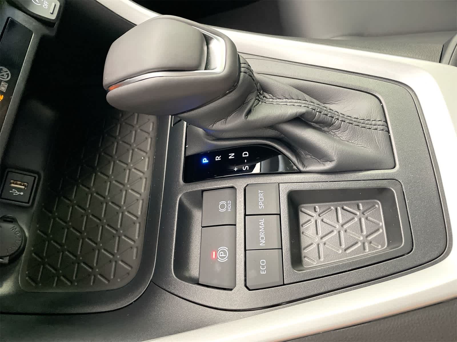 Thumbnail: 2025 Toyota RAV4 - 22