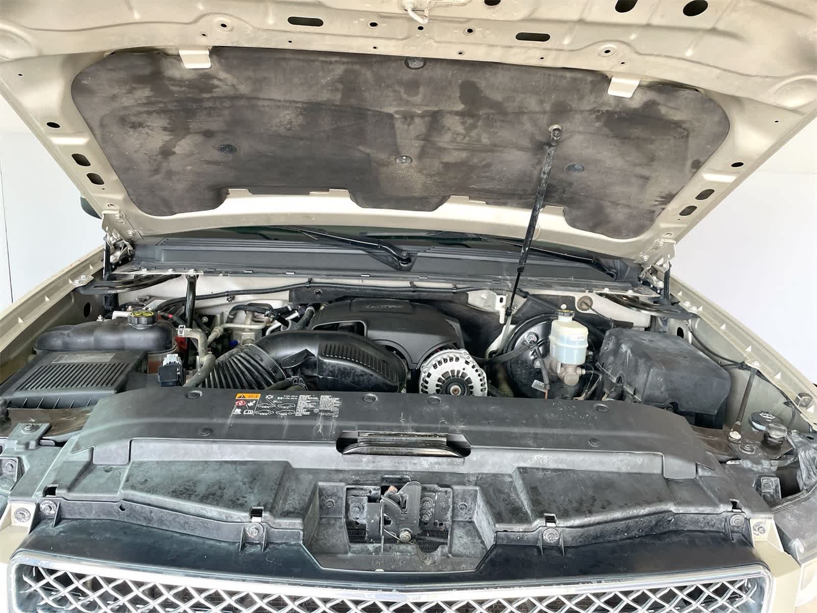 Thumbnail: 2013 Chevrolet Tahoe - 23