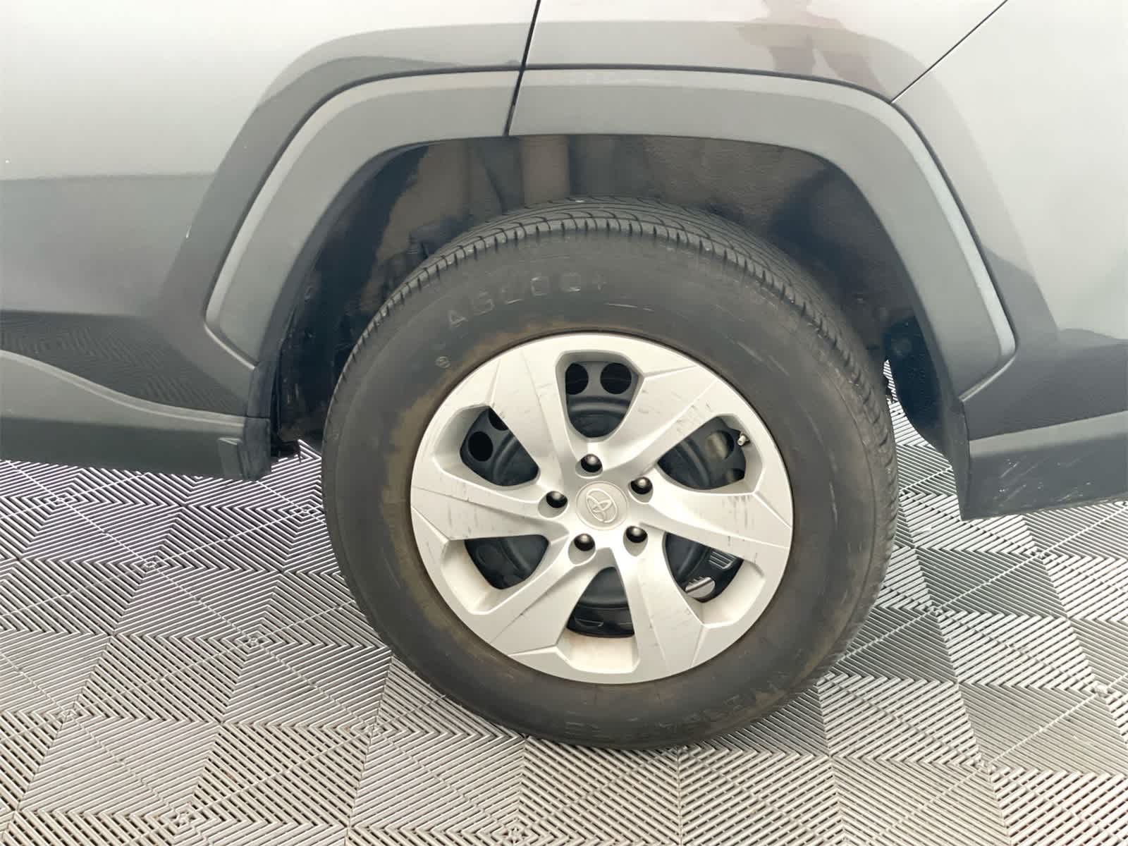 Thumbnail: 2019 Toyota RAV4 - 23