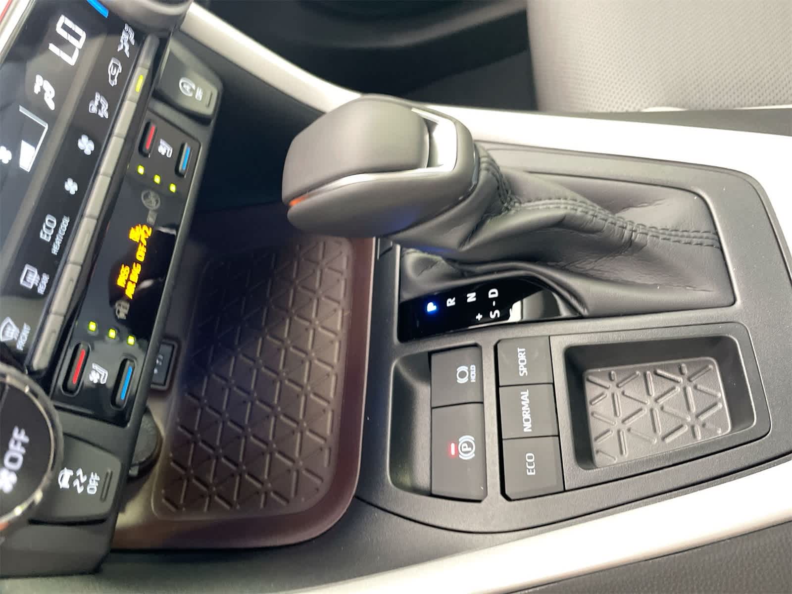 Thumbnail: 2025 Toyota RAV4 - 23