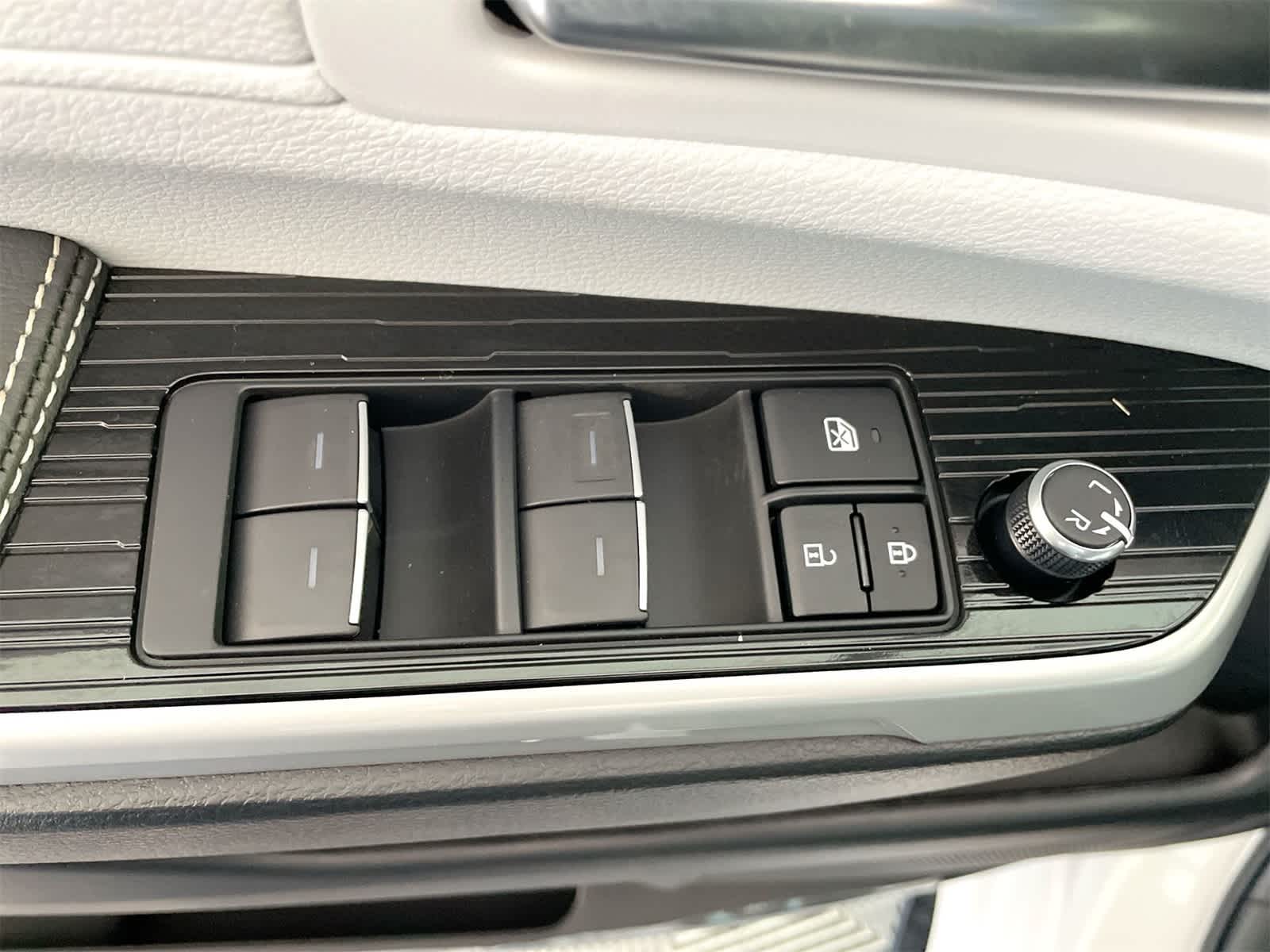 Thumbnail: 2026 Toyota Sienna - 12