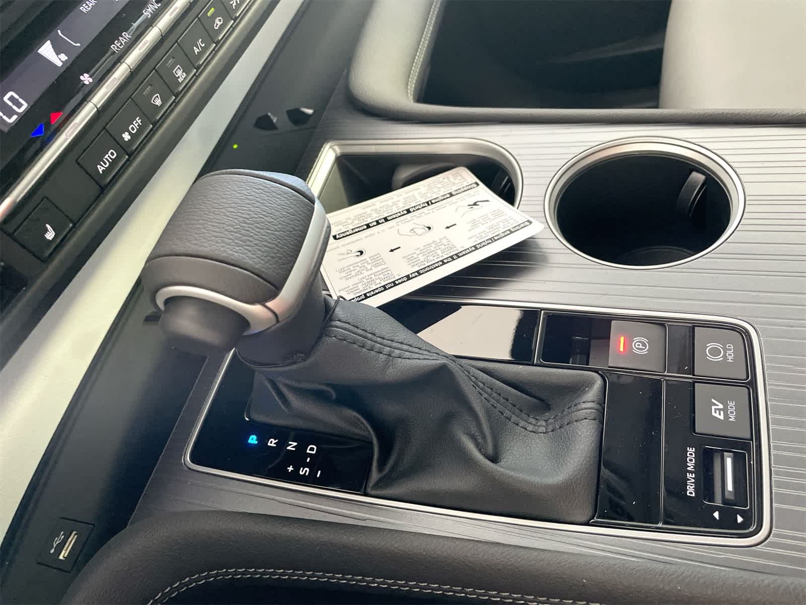 2025 Toyota Sienna XLE 24