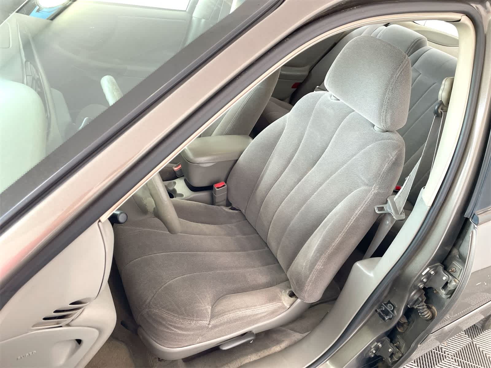 Thumbnail: 2001 Chevrolet Malibu - 8