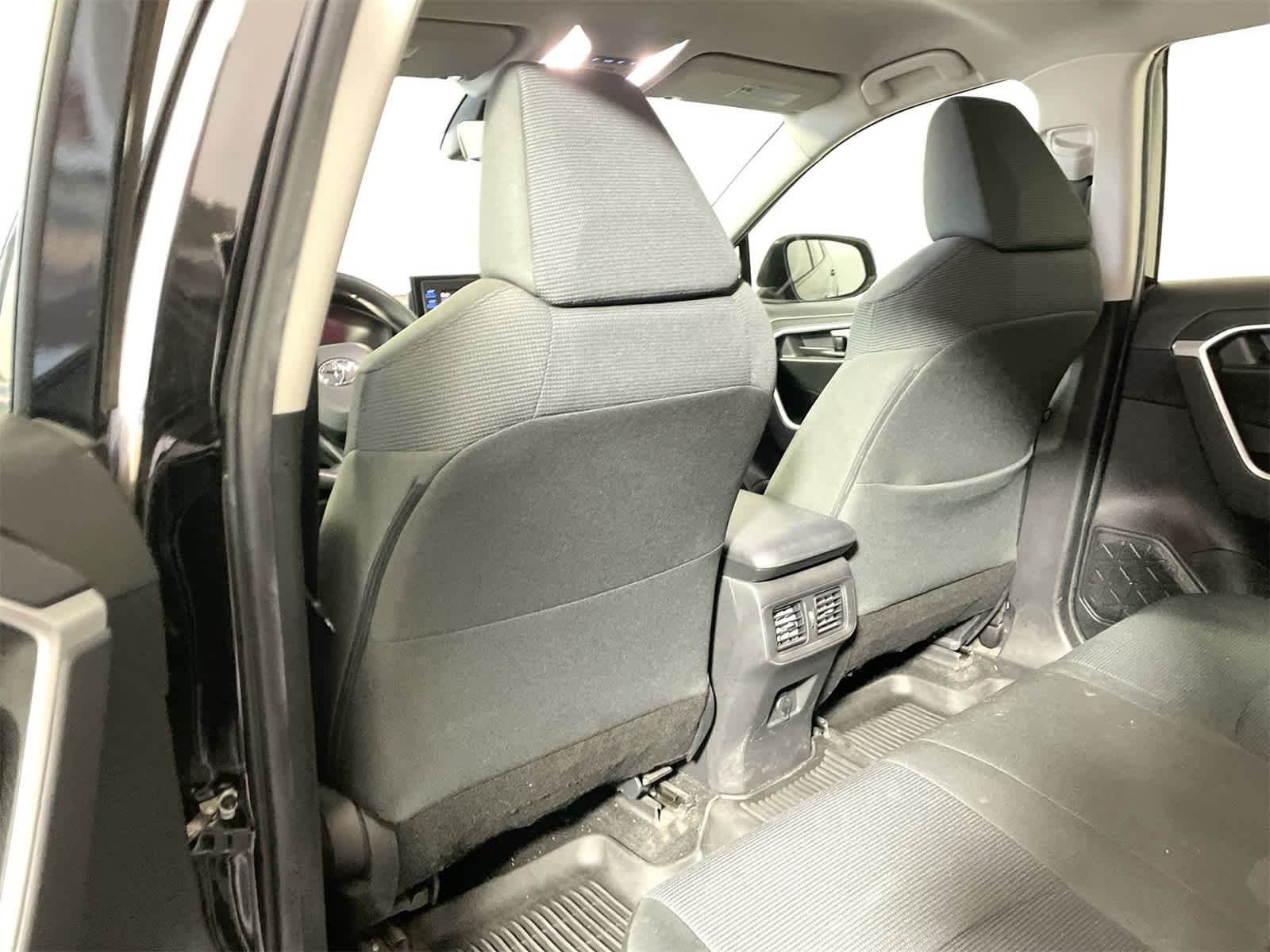 Thumbnail: 2022 Toyota RAV4 - 11