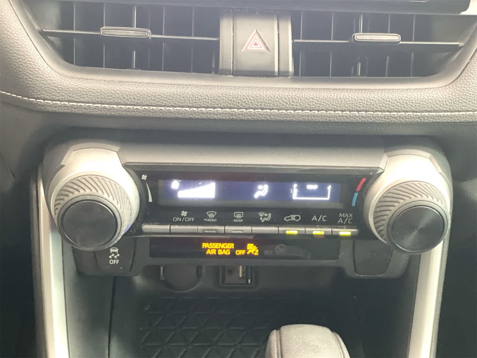 Thumbnail: 2019 Toyota RAV4 - 21