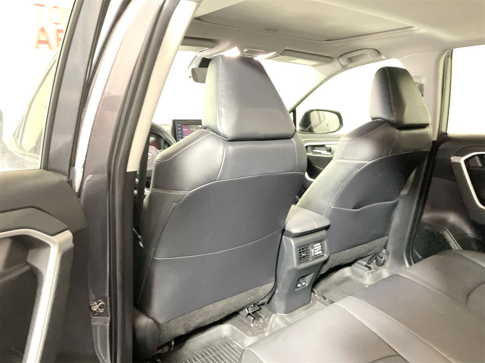 Thumbnail: 2022 Toyota RAV4 - 12