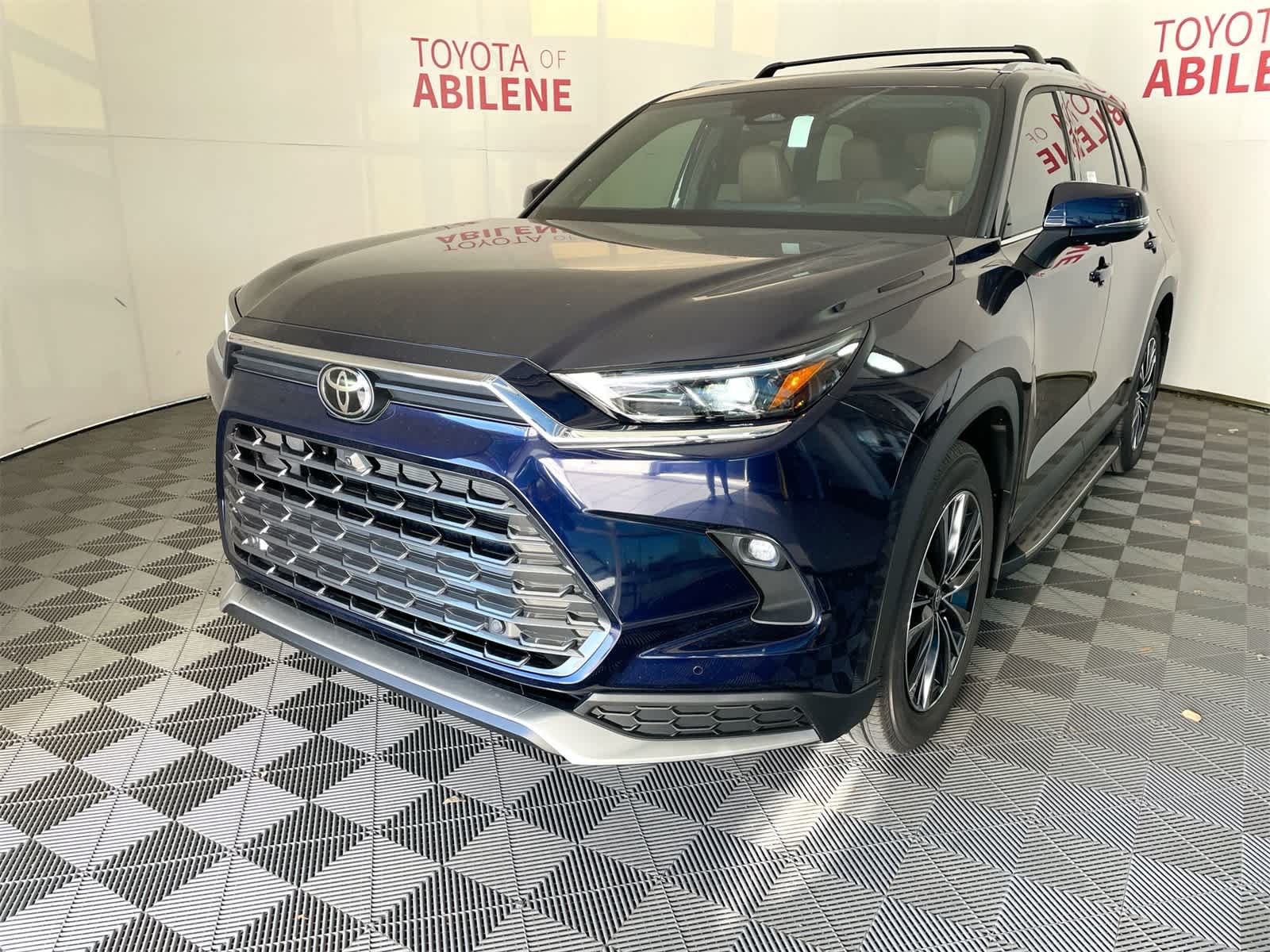 2026 Toyota Grand Highlander Platinum's photo