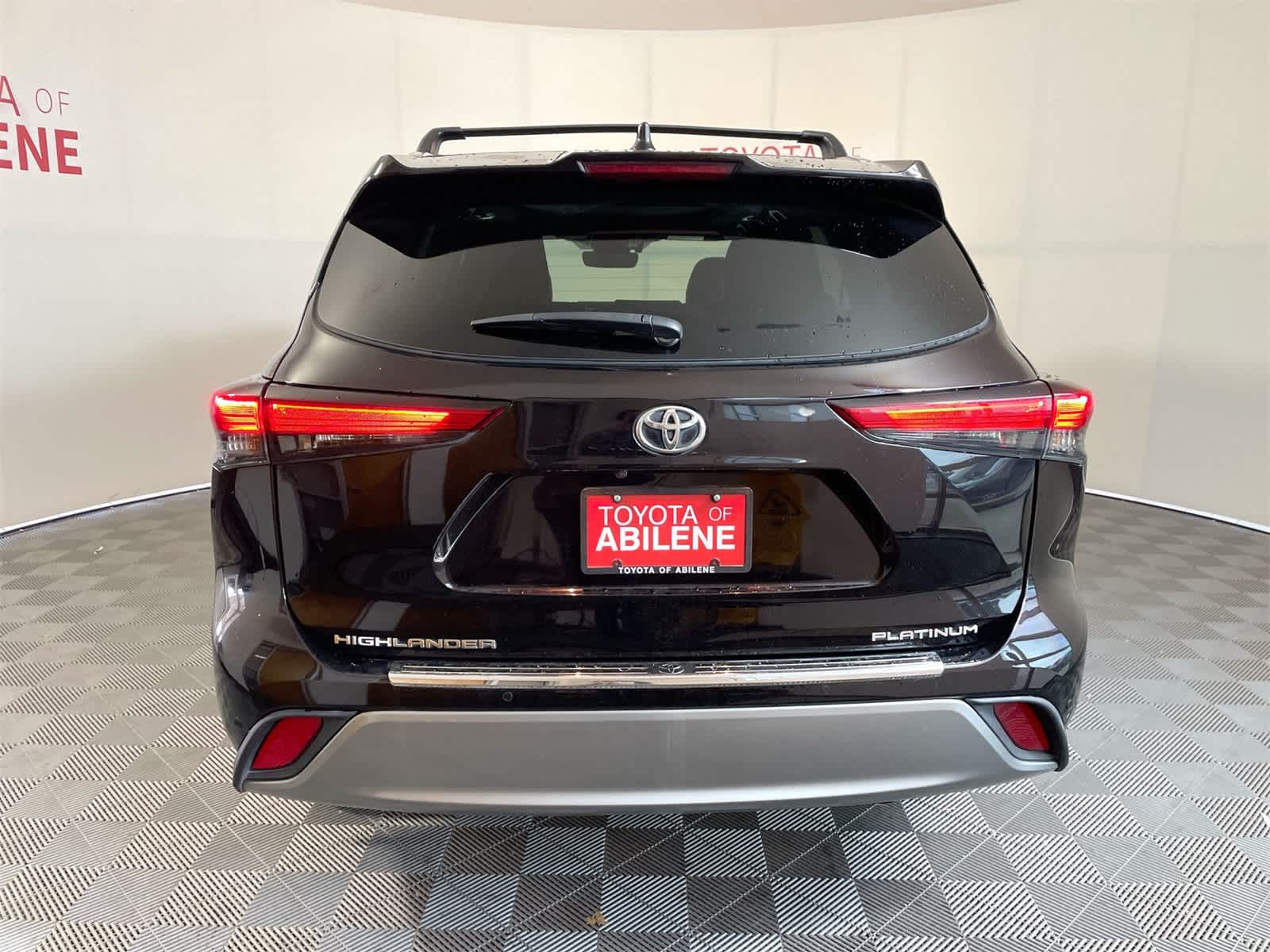 Thumbnail: 2022 Toyota Highlander - 4