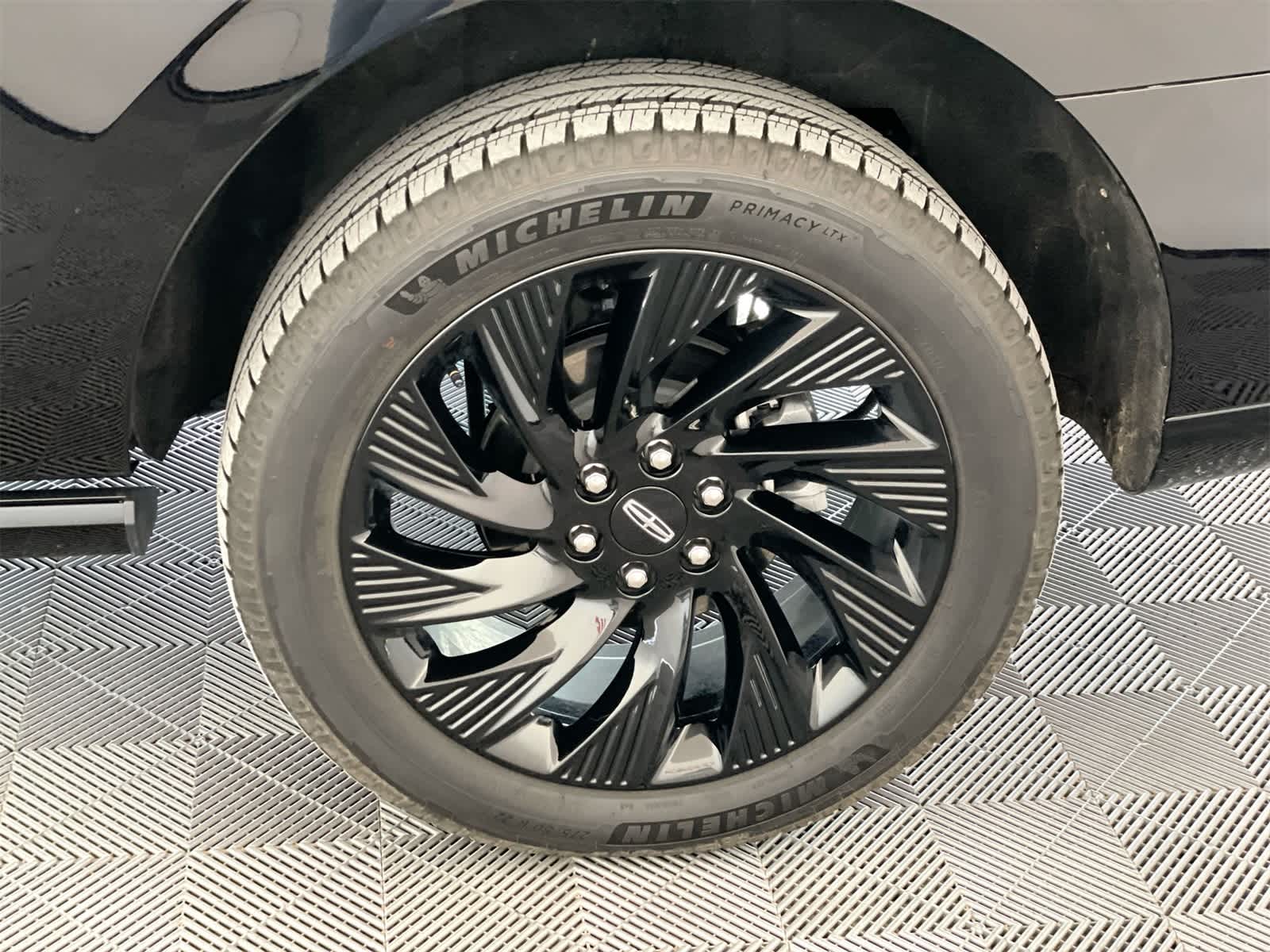 Thumbnail: 2025 Lincoln Navigator - 26