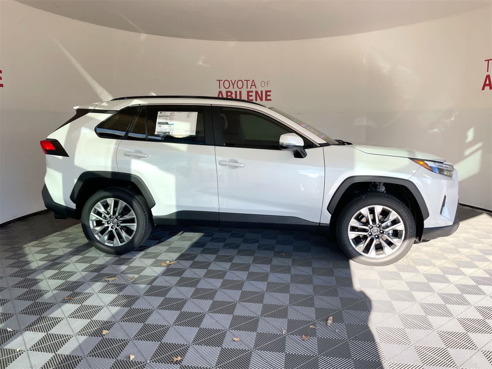 Thumbnail: 2025 Toyota RAV4 - 8