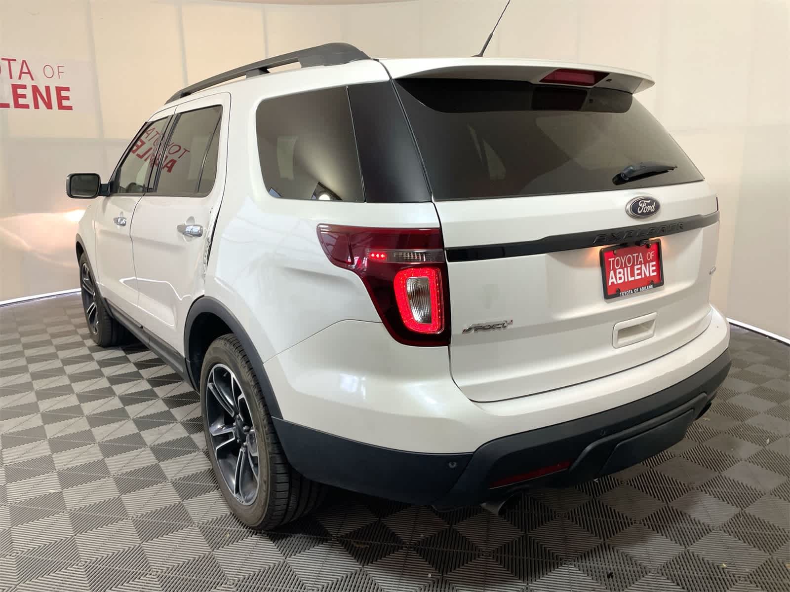 Thumbnail: 2014 Ford Explorer - 3