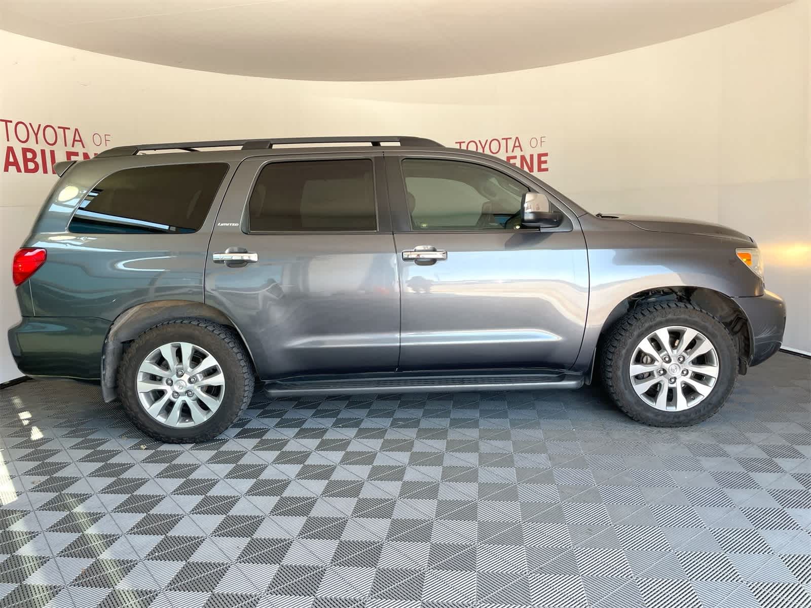 Thumbnail: 2014 Toyota Sequoia - 8