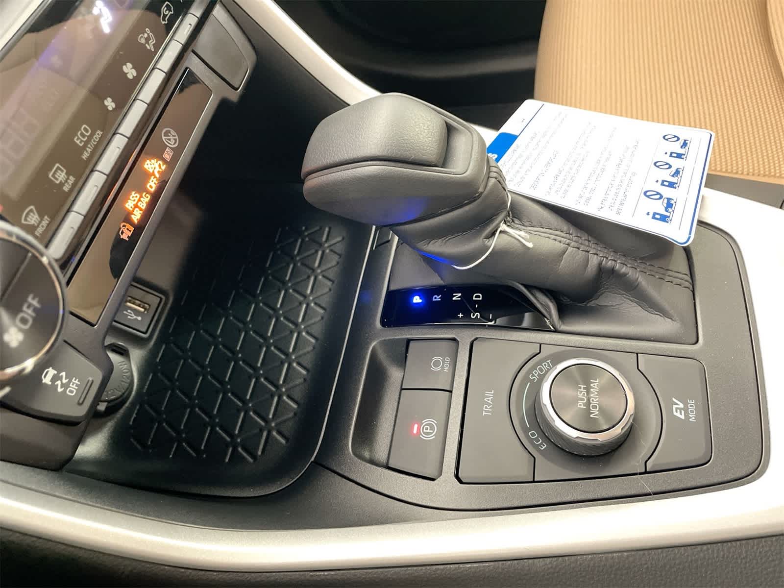 Thumbnail: 2025 Toyota RAV4 - 22