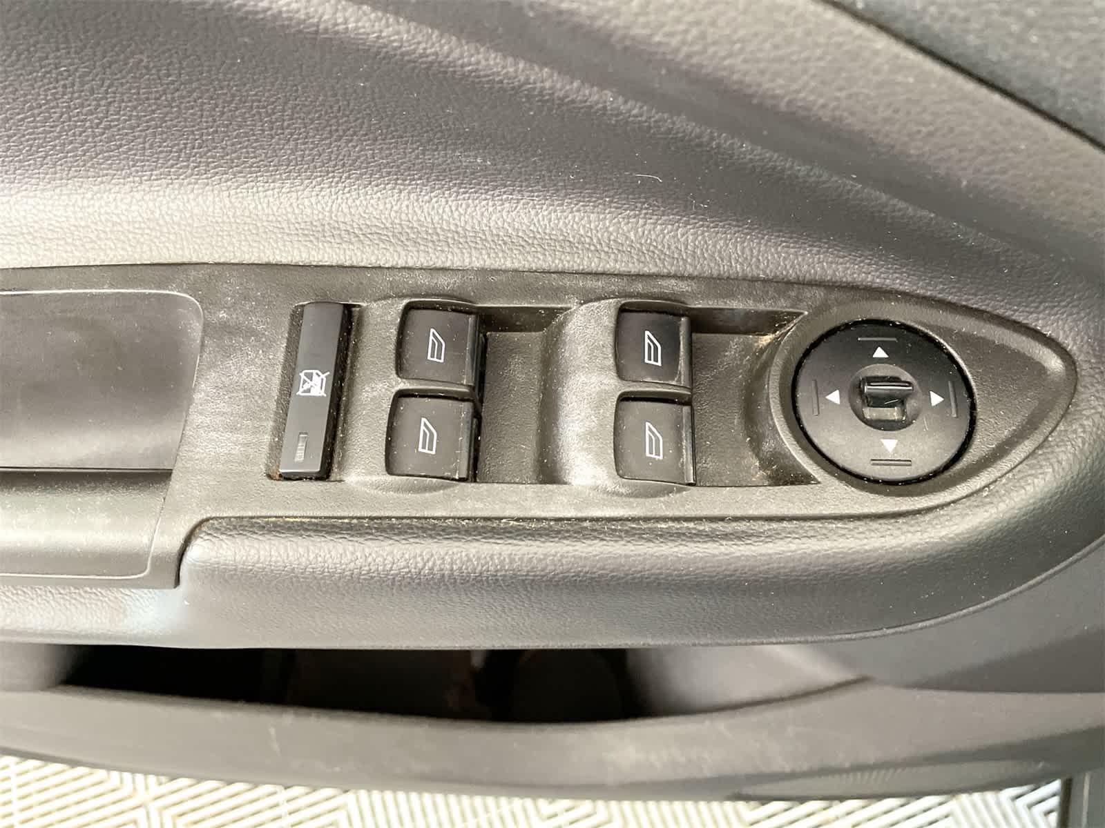 Thumbnail: 2017 Ford Escape - 10