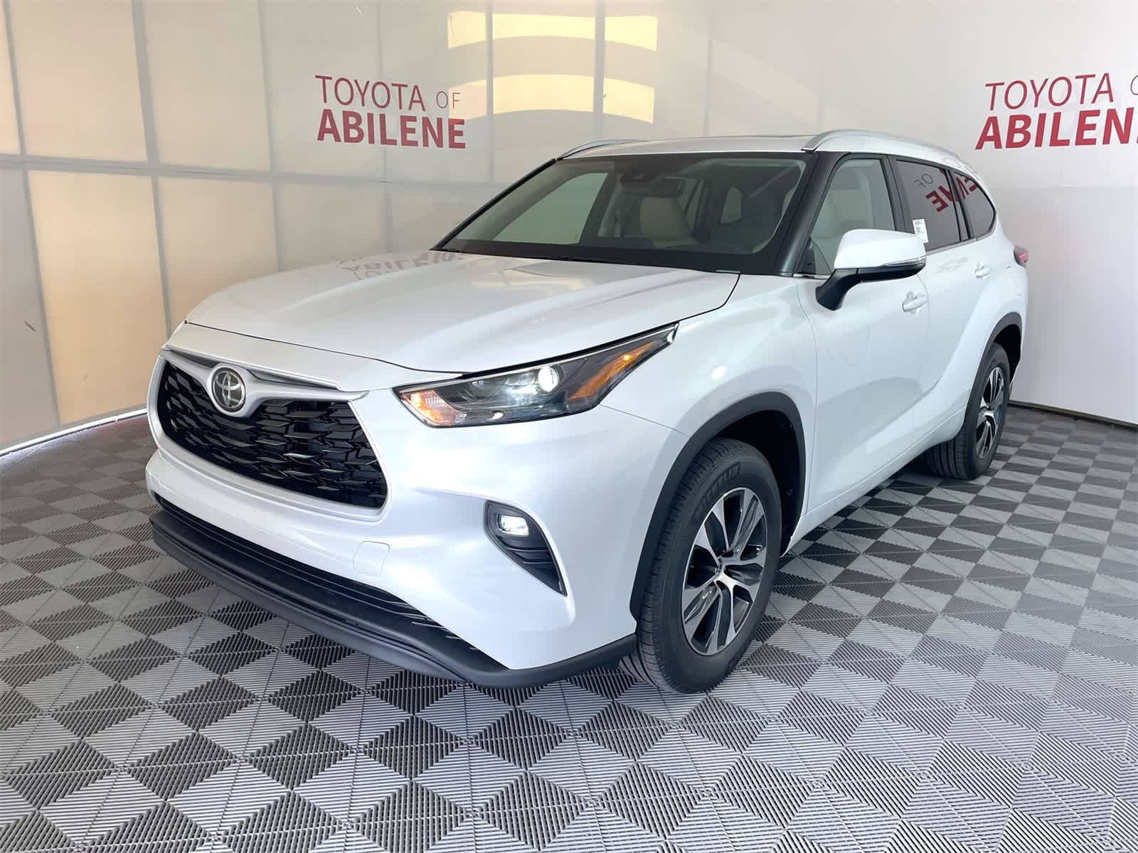 Thumbnail: 2025 Toyota Highlander - 1