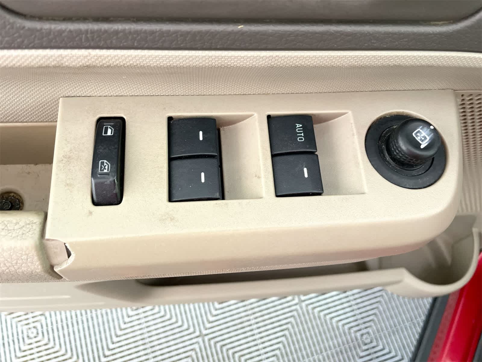 Thumbnail: 2010 Ford Edge - 12