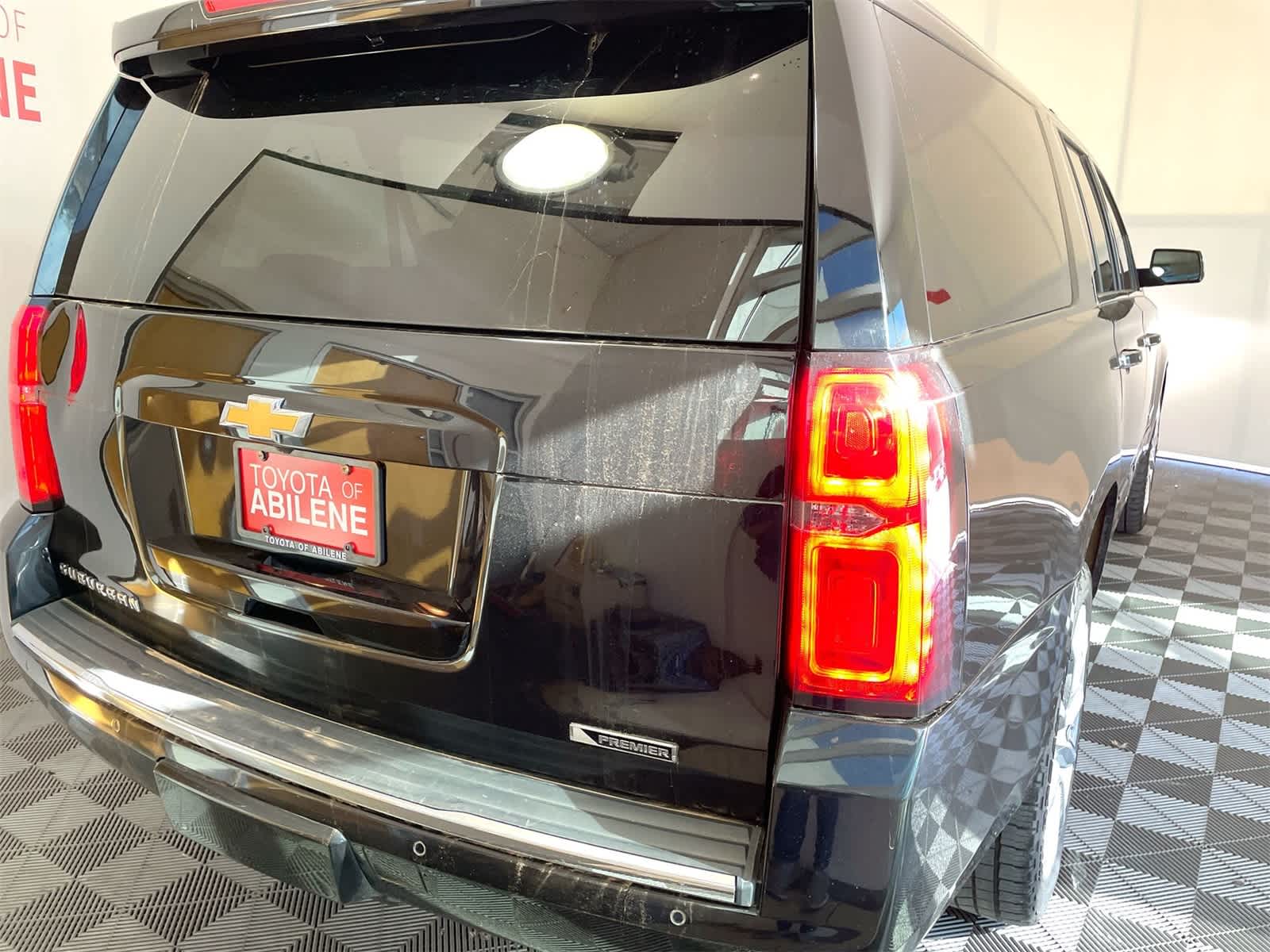 Thumbnail: 2017 Chevrolet Suburban - 5