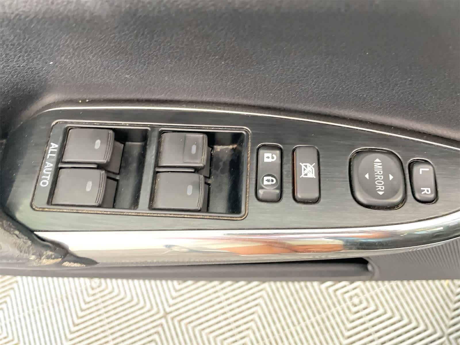 Thumbnail: 2013 Toyota Avalon - 12