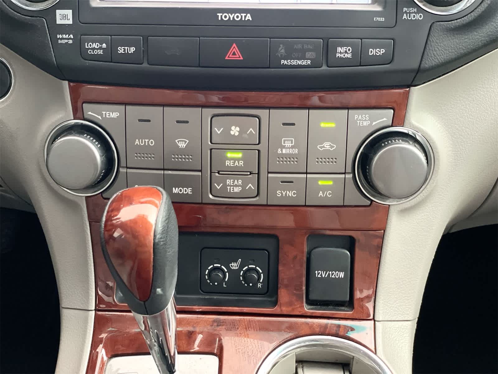 Thumbnail: 2011 Toyota Highlander - 23