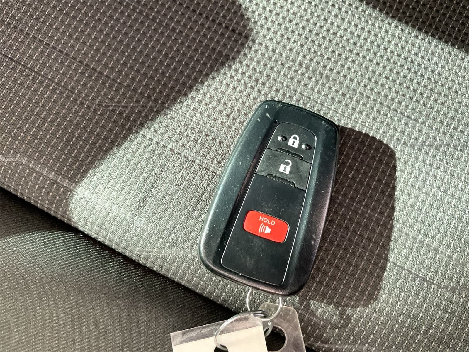 Thumbnail: 2022 Toyota RAV4 - 25