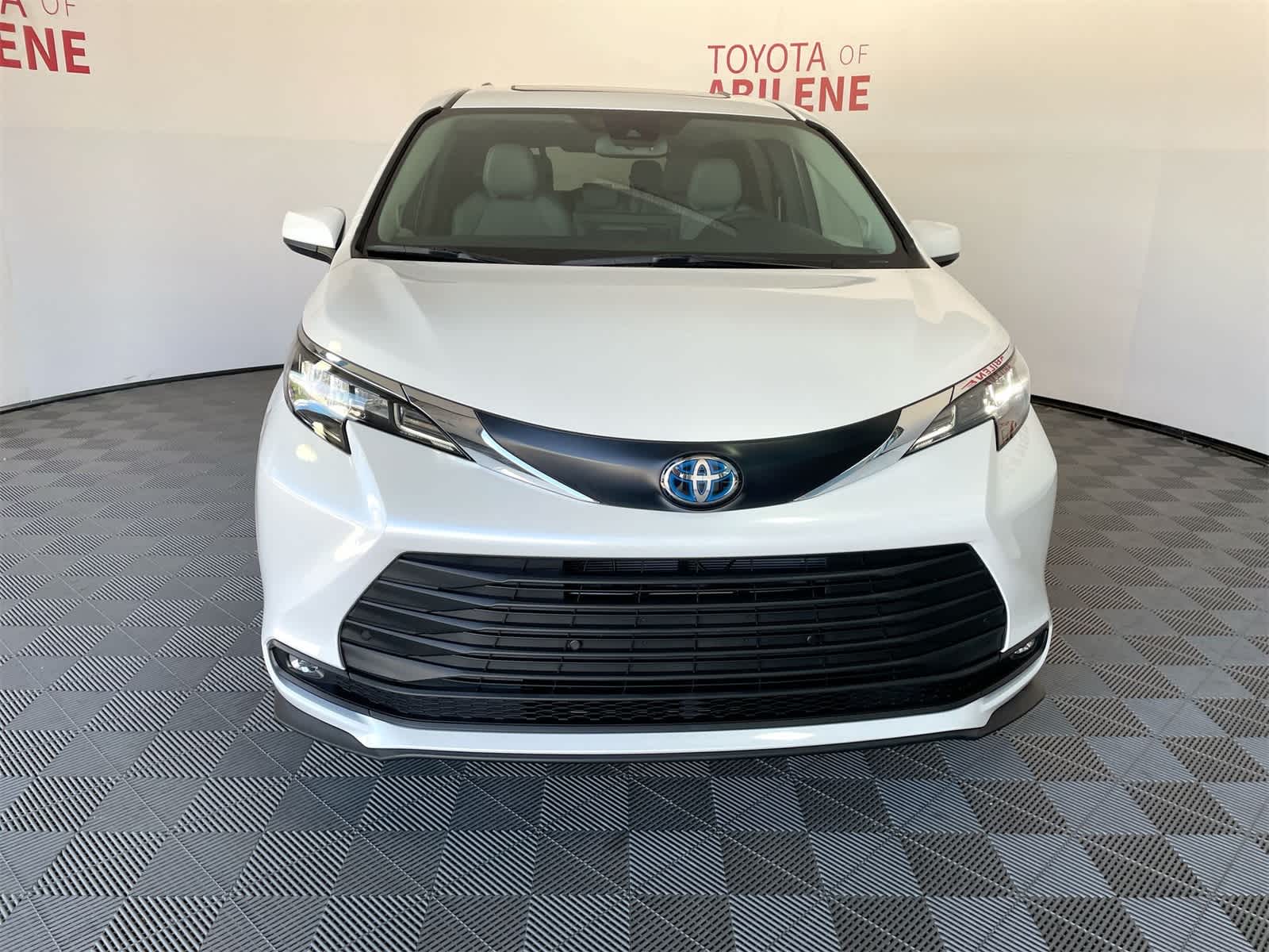 2025 Toyota Sienna XLE 9