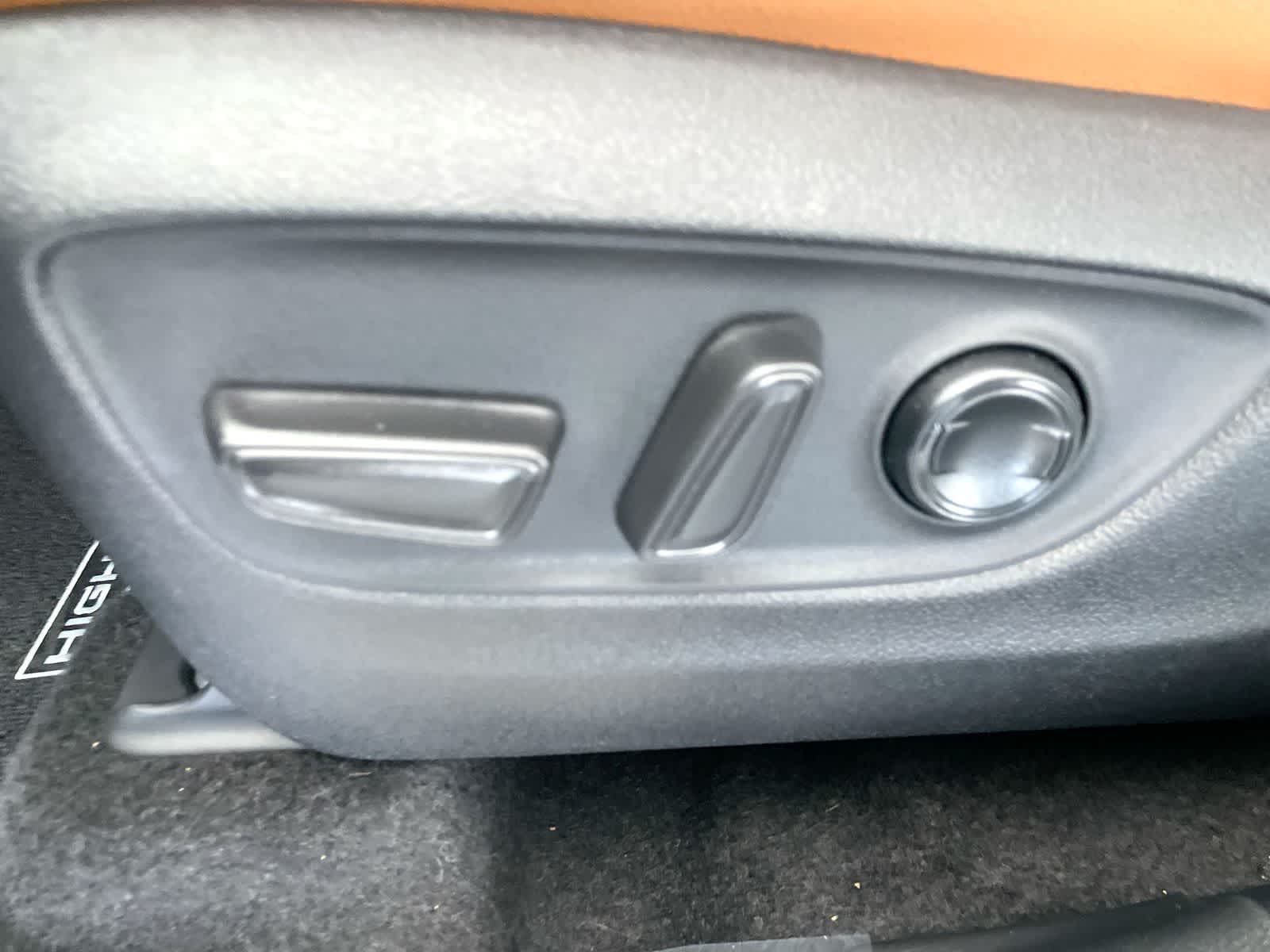 Thumbnail: 2026 Toyota Highlander - 10