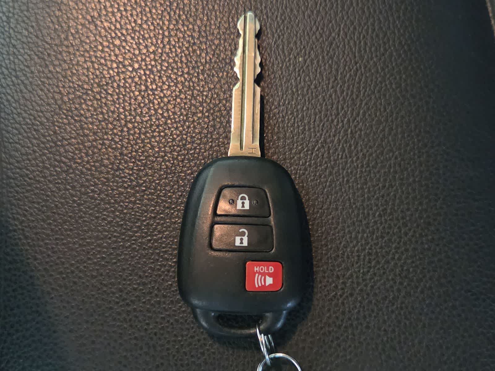 Thumbnail: 2015 Toyota RAV4 - 26