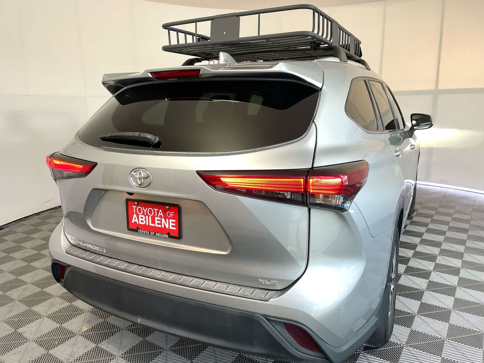 Thumbnail: 2022 Toyota Highlander - 7