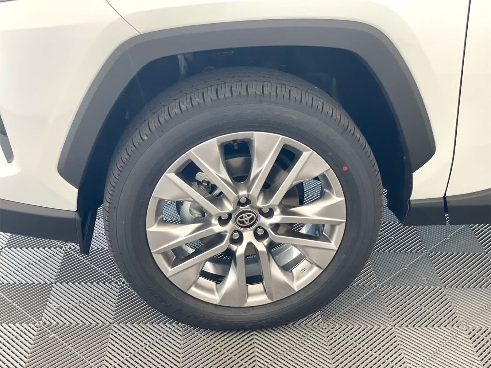 Thumbnail: 2025 Toyota RAV4 - 26