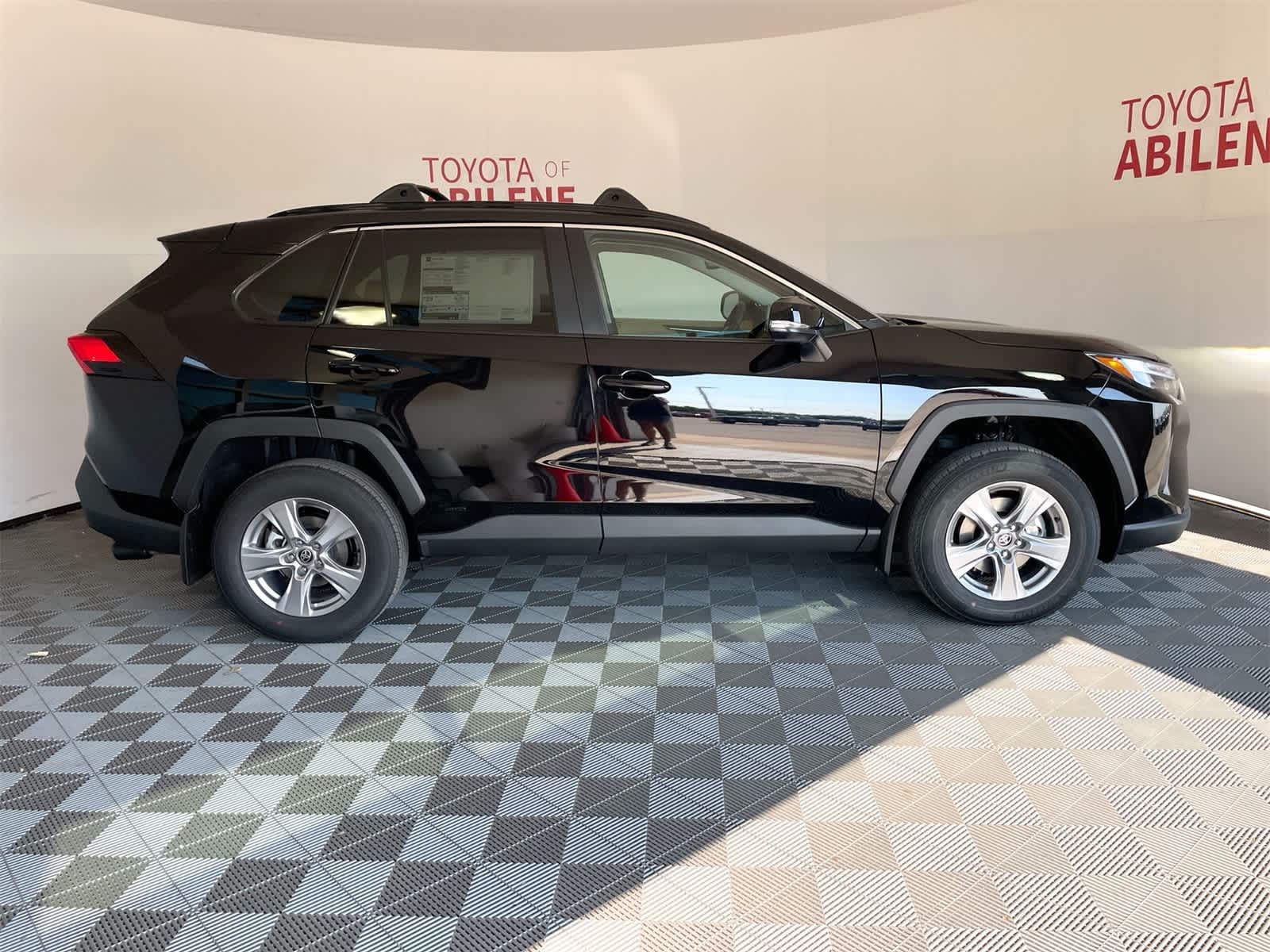 Thumbnail: 2025 Toyota RAV4 - 8
