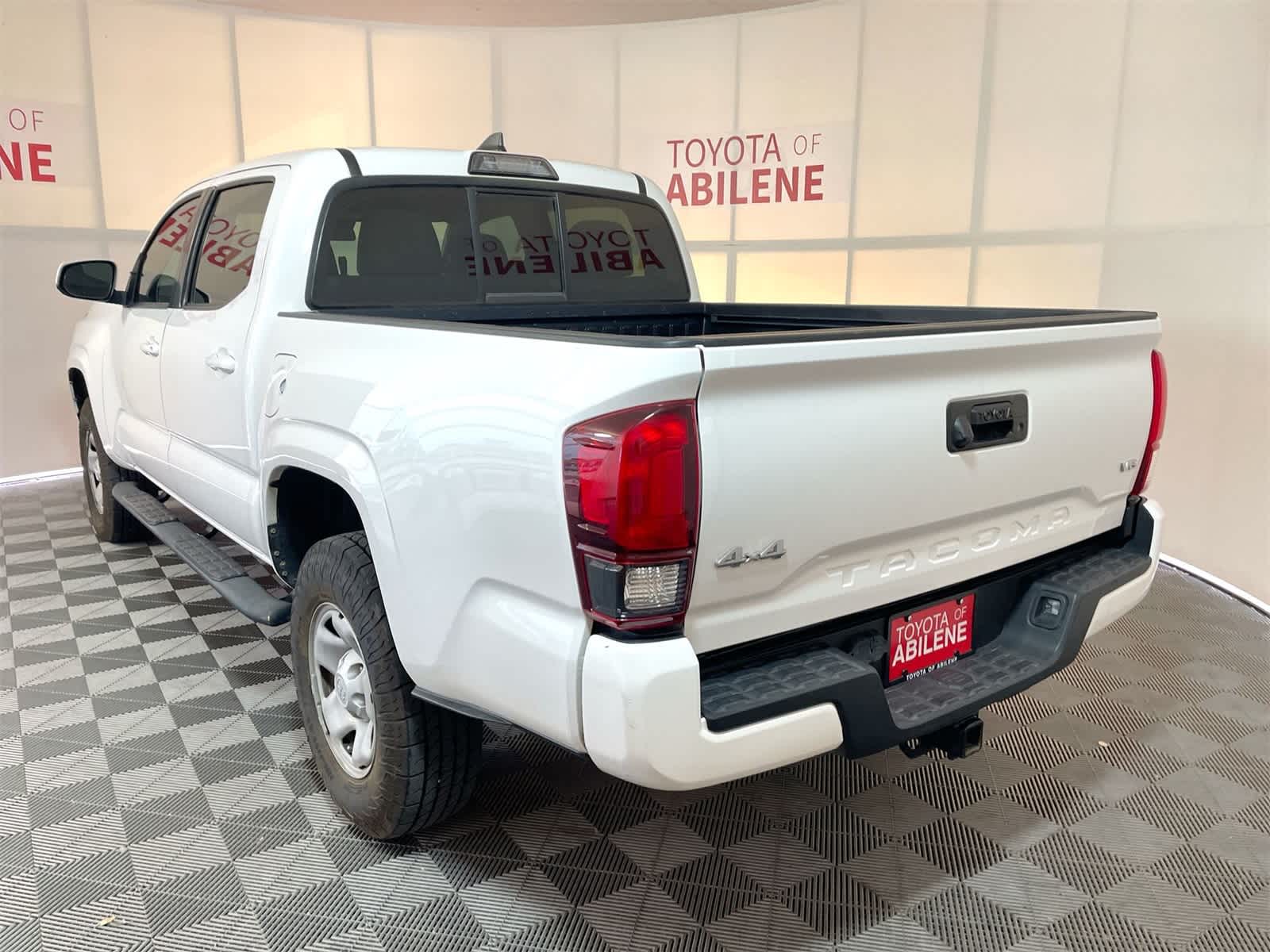 Thumbnail: 2018 Toyota Tacoma - 3