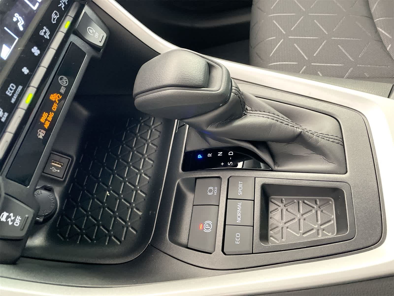 Thumbnail: 2025 Toyota RAV4 - 23