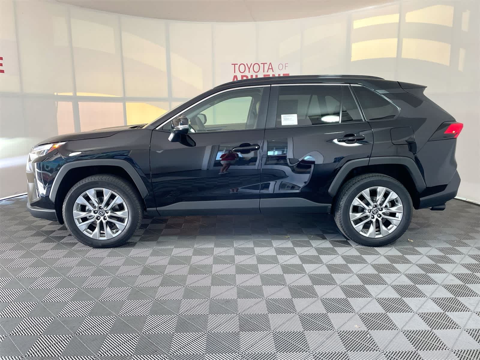 Thumbnail: 2025 Toyota RAV4 - 2