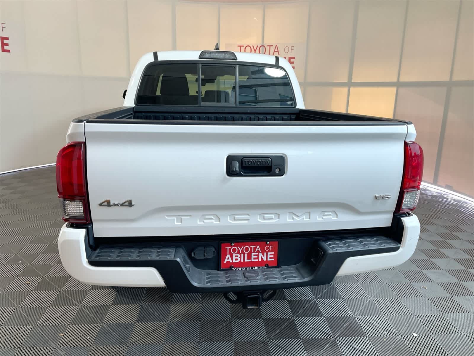 Thumbnail: 2018 Toyota Tacoma - 4