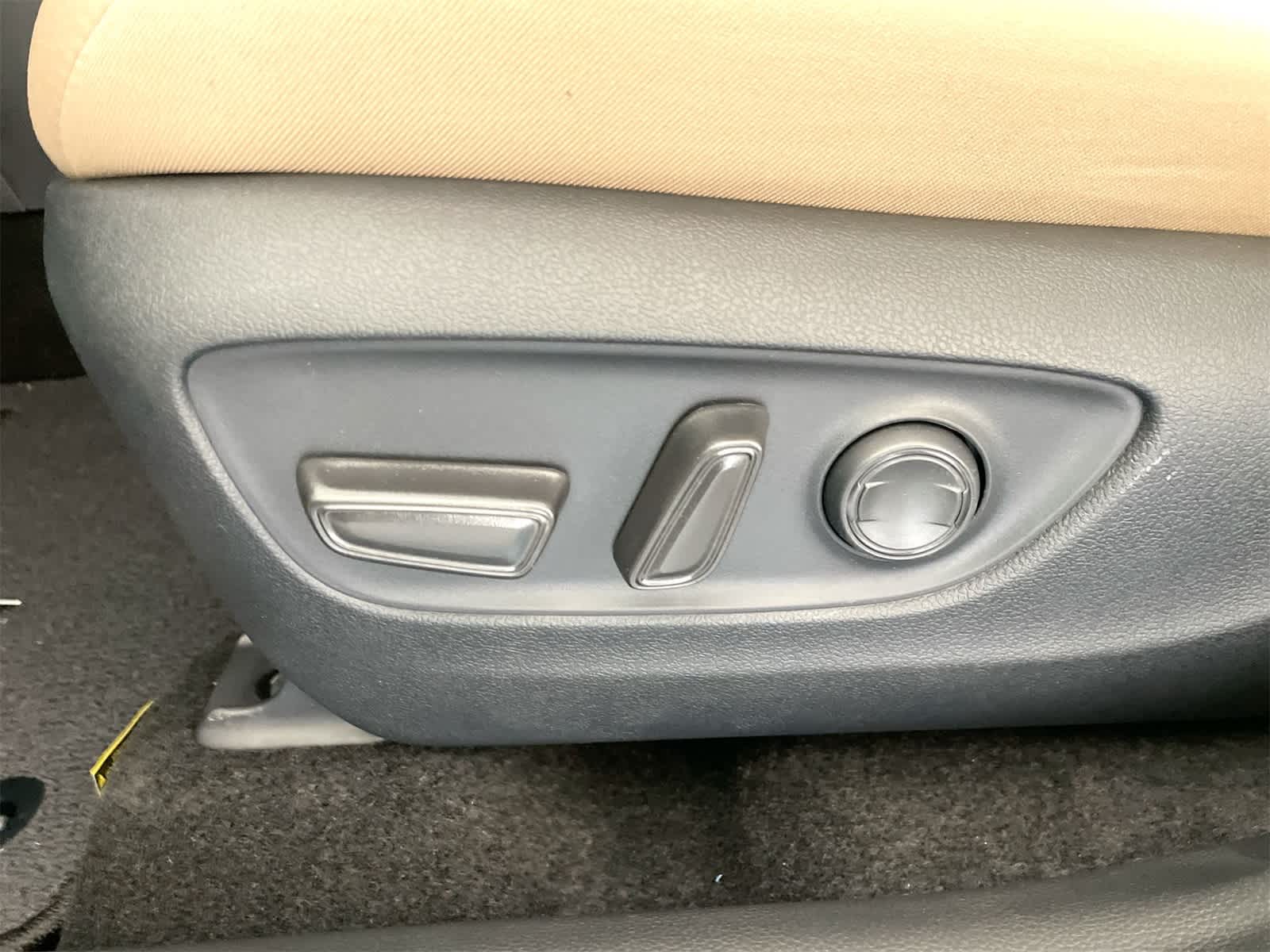 Thumbnail: 2025 Toyota RAV4 - 11