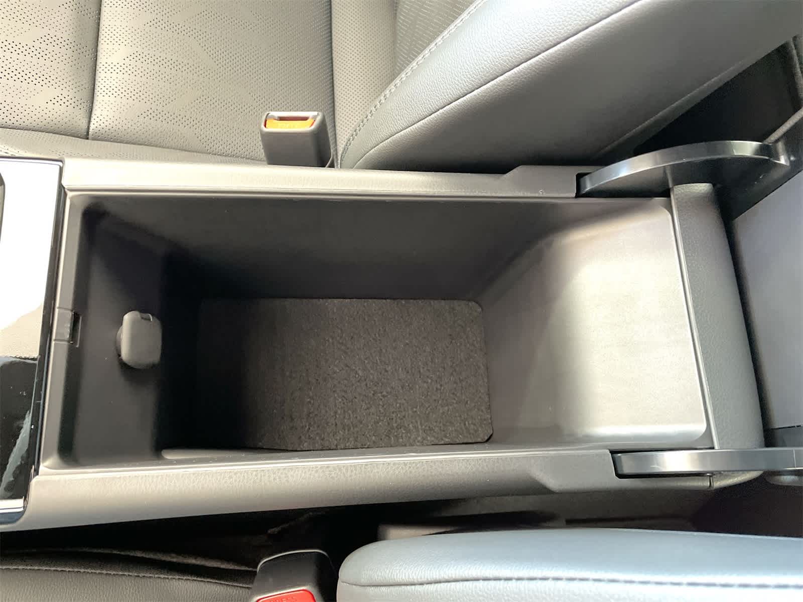 2025 Toyota Camry XSE 24