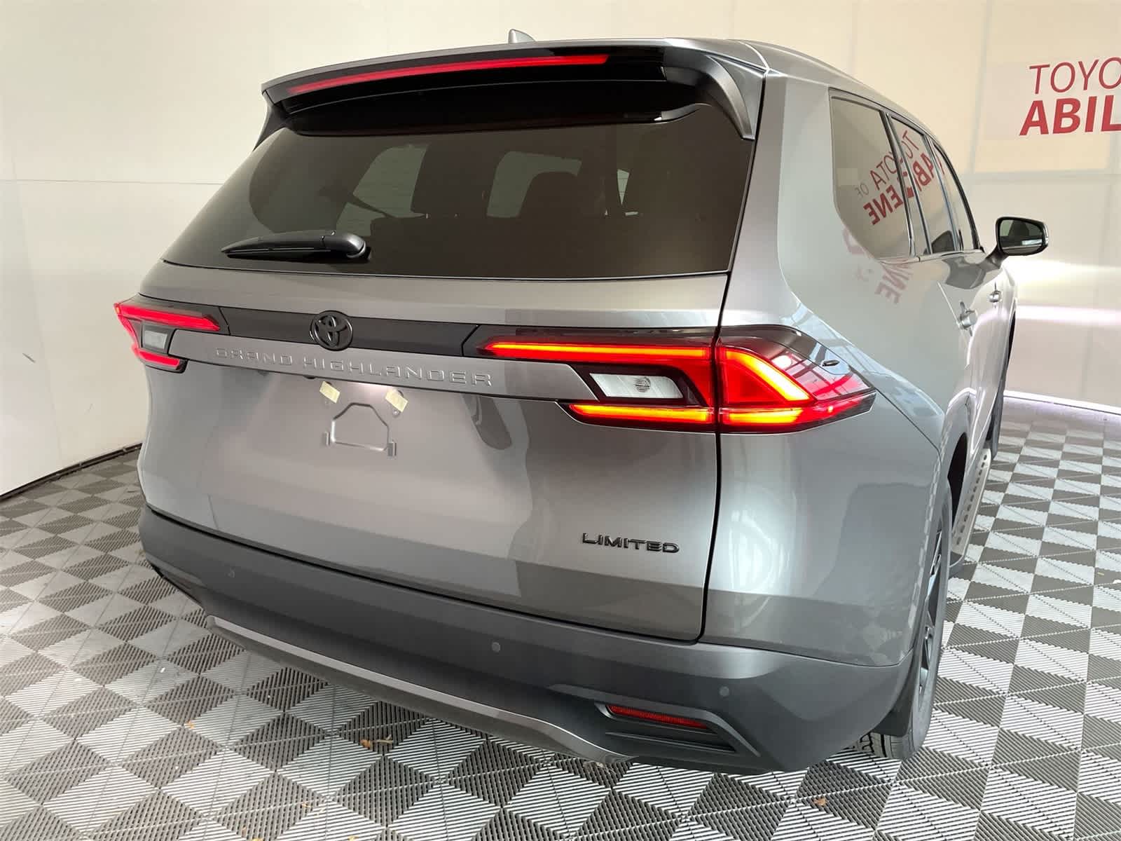 Thumbnail: 2026 Toyota Grand Highlander - 7