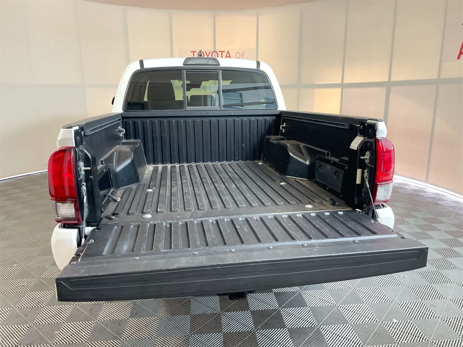 Thumbnail: 2018 Toyota Tacoma - 5