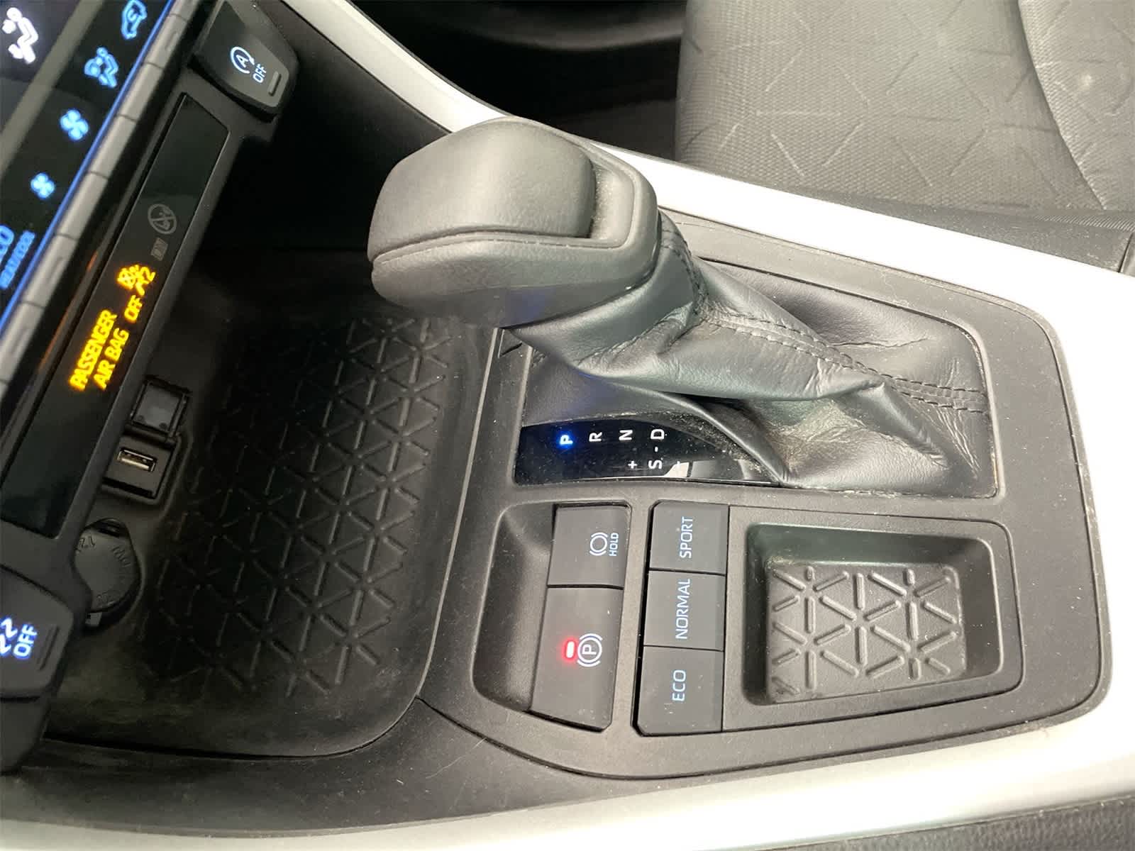 Thumbnail: 2022 Toyota RAV4 - 22