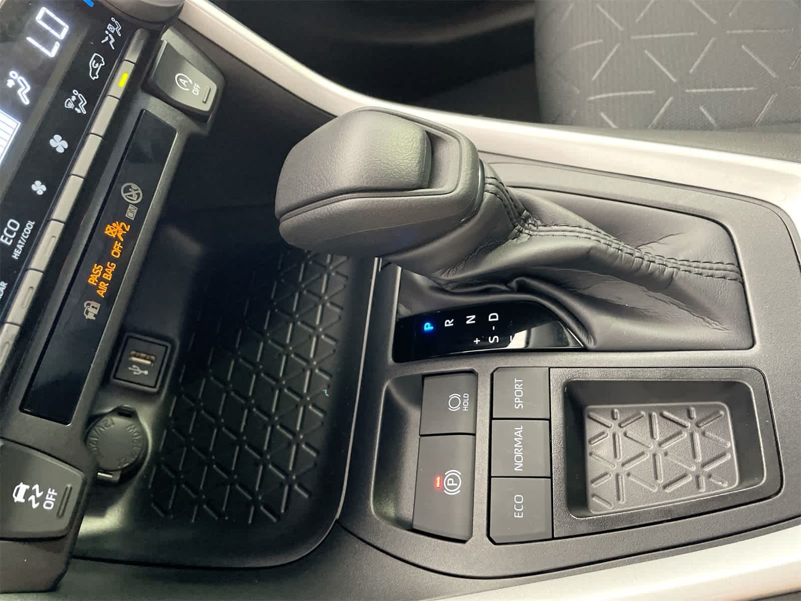Thumbnail: 2025 Toyota RAV4 - 23