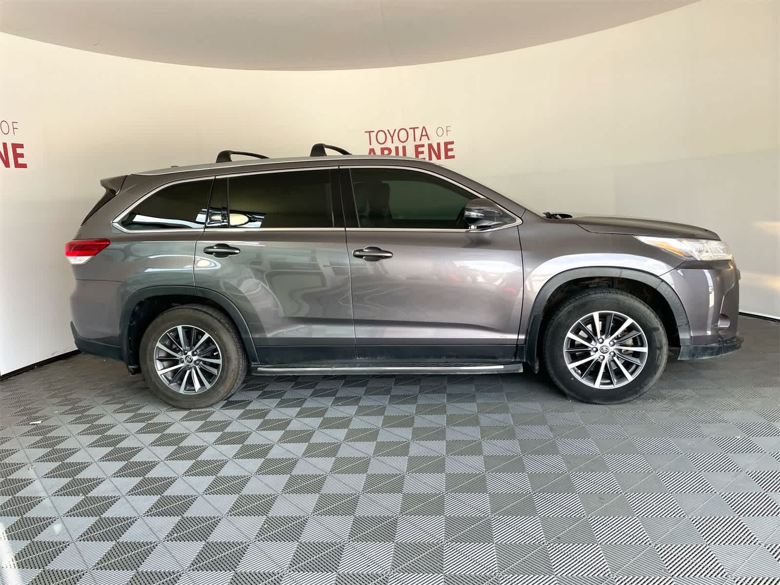 Thumbnail: 2019 Toyota Highlander - 8