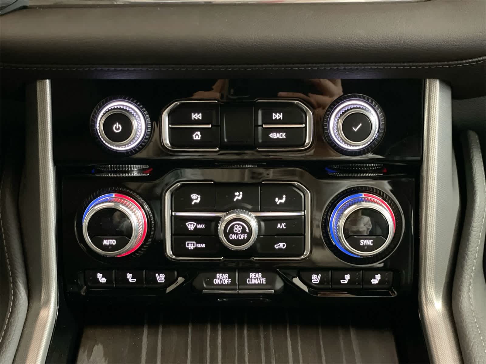 Thumbnail: 2023 GMC Yukon XL - 22