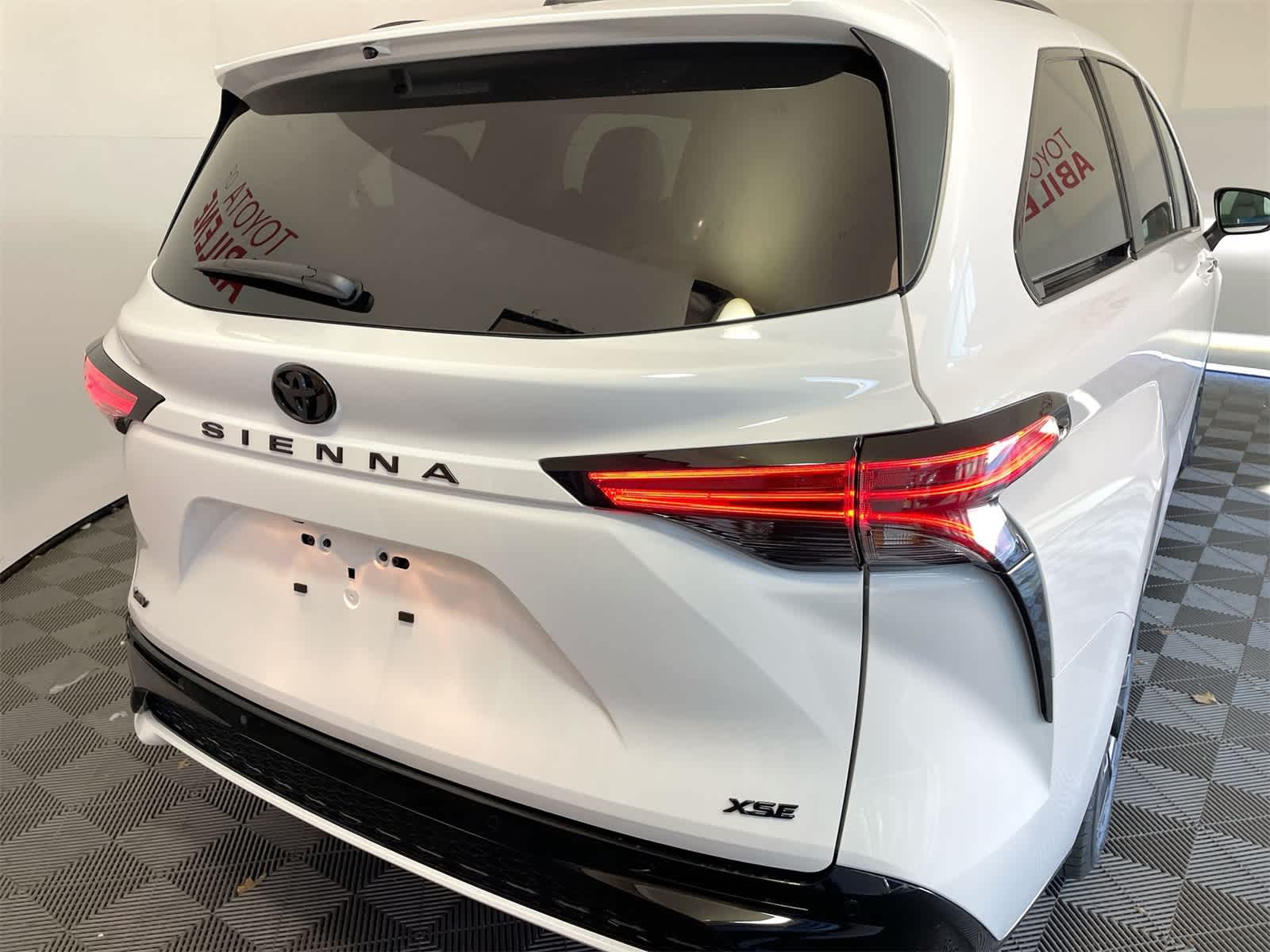 Thumbnail: 2026 Toyota Sienna - 7
