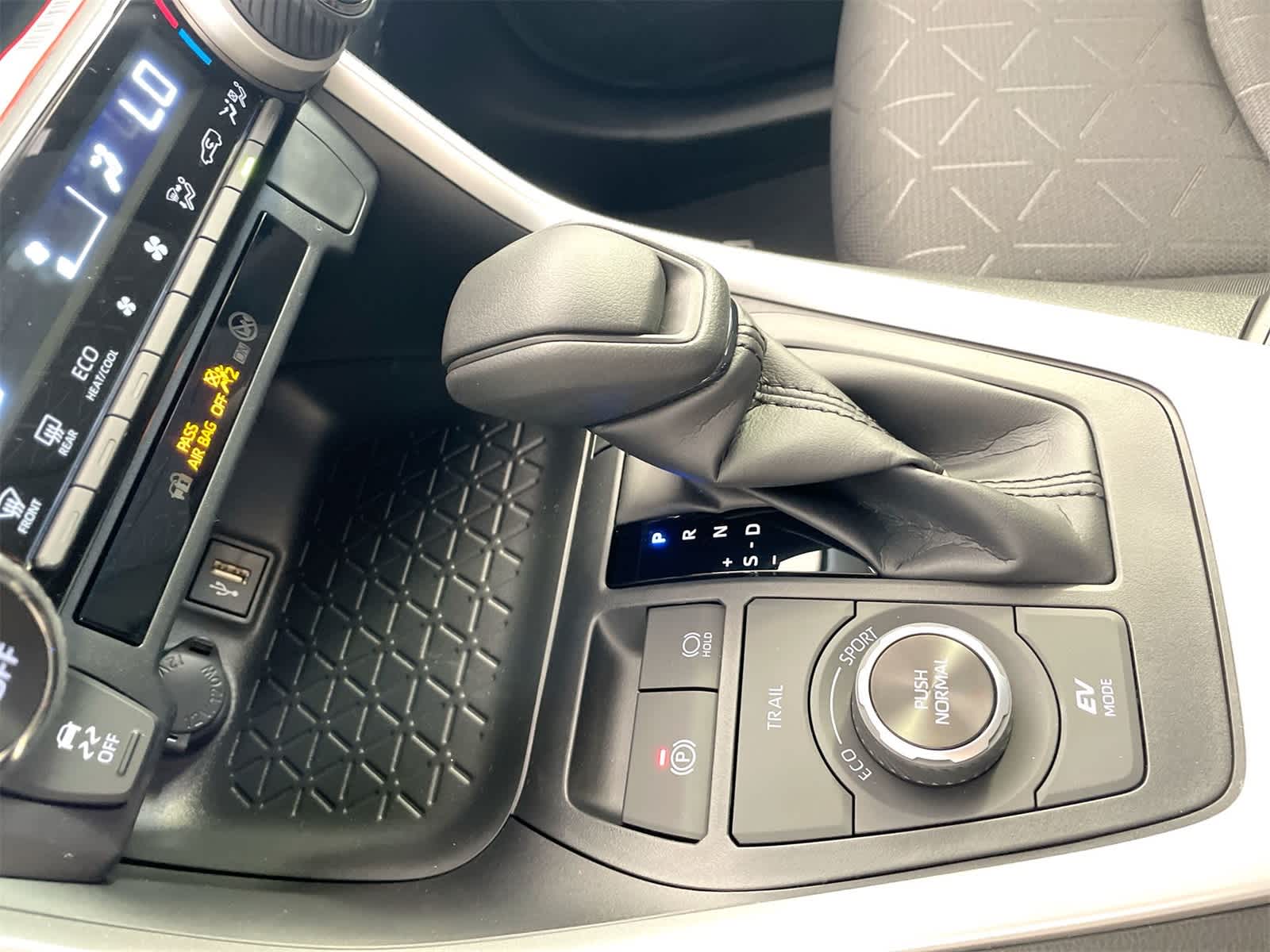 Thumbnail: 2025 Toyota RAV4 - 23