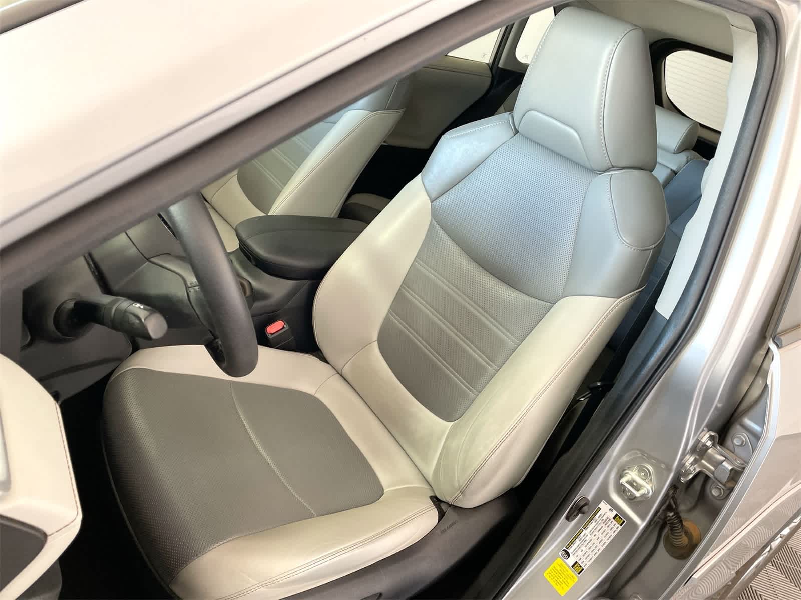 Thumbnail: 2022 Toyota RAV4 - 10