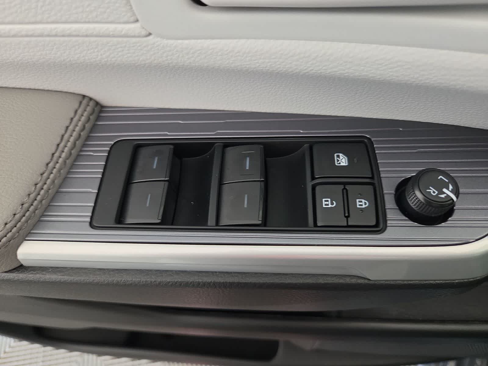 Thumbnail: 2026 Toyota Sienna - 11