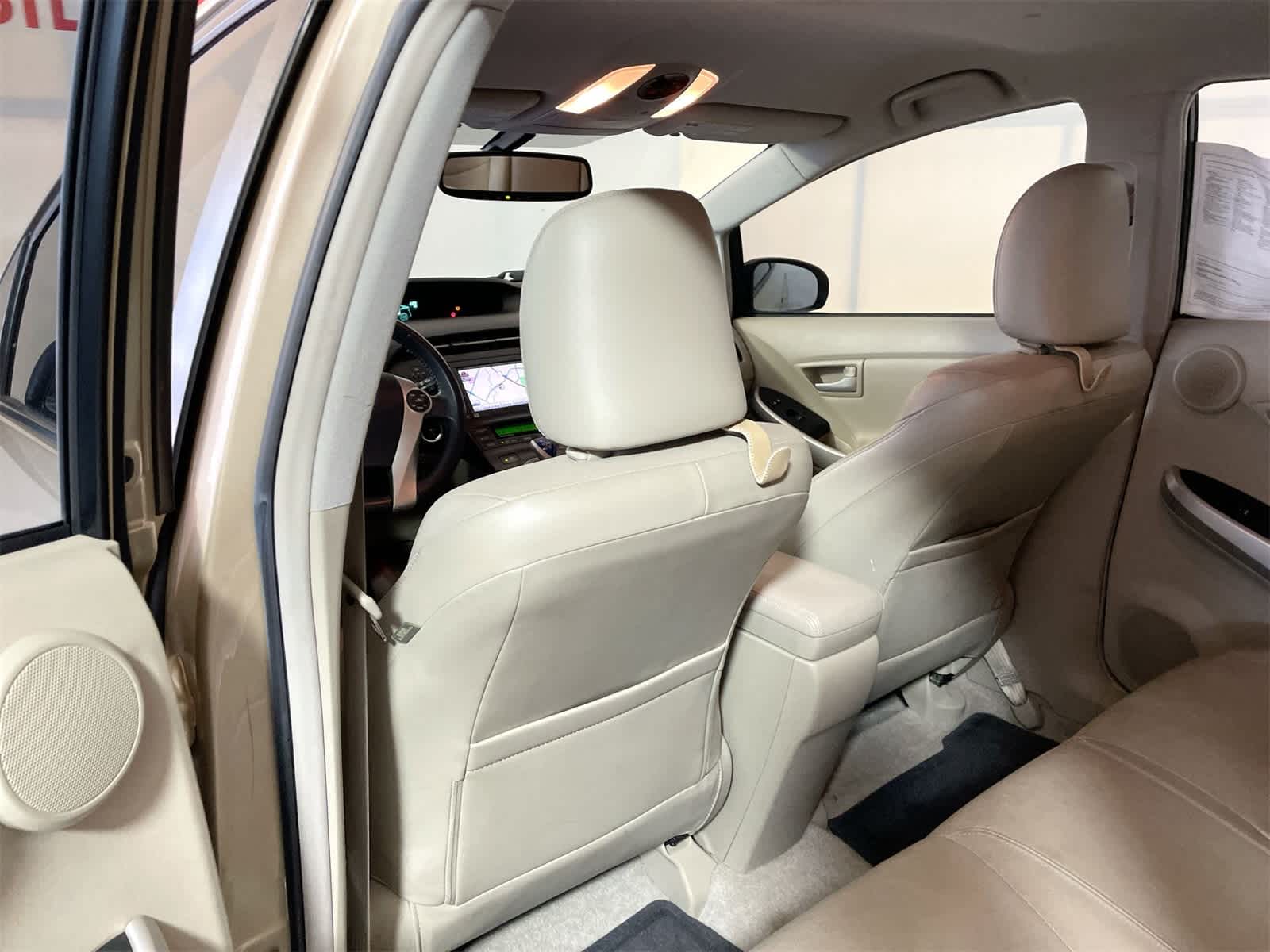 Thumbnail: 2010 Toyota Prius - 11